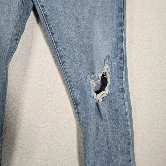 Levi's Premium Wedgie Straight Jeans Size 28 Medium Wash Distressed Button Fly - Picture 3 of 11
